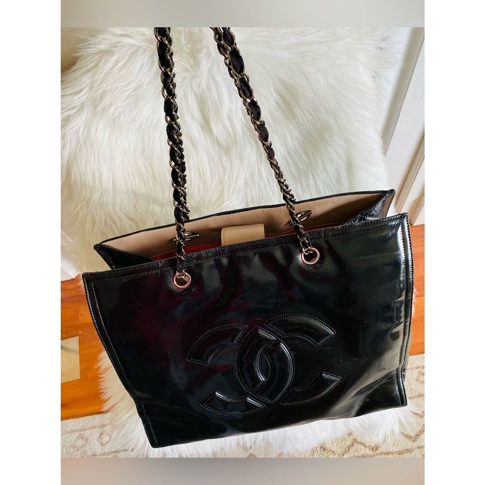 CHANEL Black Patent Leather Bon Bon Tote with Signature CC Emblem. Authentic.